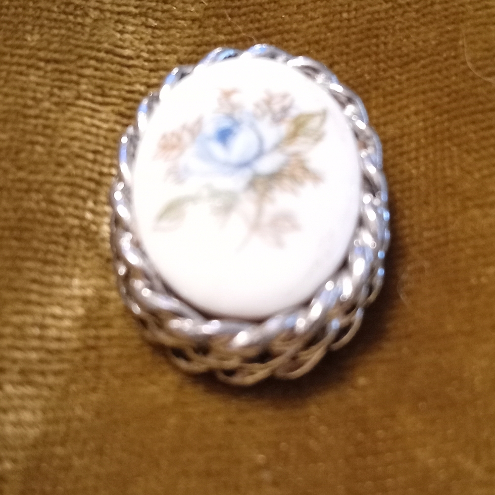 Tiny Sarah Coventry Charm?